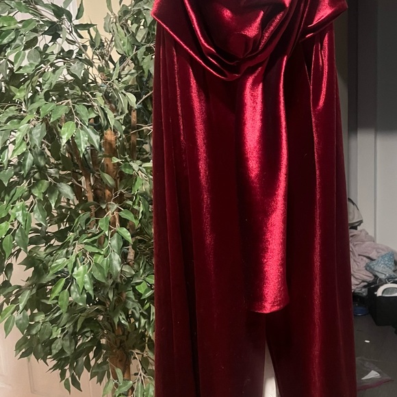 ASOS size 8 beautiful deep red velvet jumpsuit - Picture 8 of 8